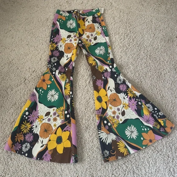 We The Free Just Float On Psychedelic Floral Flare Jeans Size 29 Short NWT - Picture 2 of 9